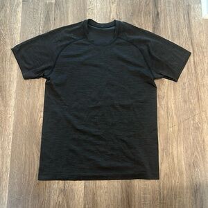 Lululemon men’s fitness tshirt